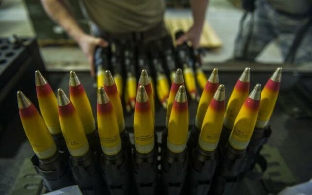 Livrările de arme și încălcarea sancțiunilor: ajutorul discret al lui Trump pentru Rusia