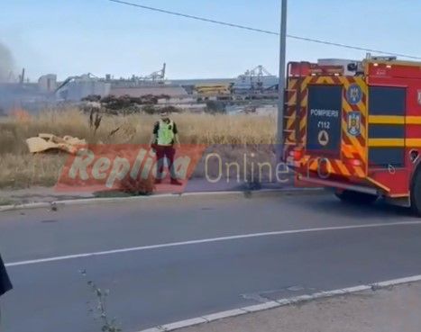 Alerta! Incendiu puternic de vegetatie, pe Valea Portului! Focul s-a extins la case. Video Alerta! Incendiu puternic de vegetatie, pe Valea Portului! Focul s-a extins la case. Video