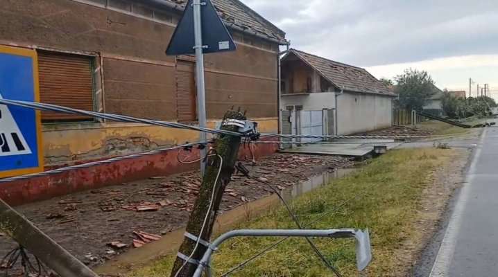 Vijelii cu rafale de peste 125 km/h, în Timiș. Un acoperiș a căzut peste un copil. Video