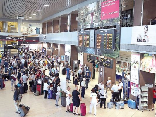 Cod Roșu de furtună, în București! Un zbor cu 192 de pasageri la bord, deviat pe aeroportul din Constanța