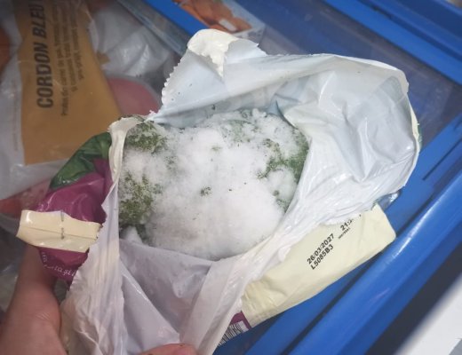 Jale la un magazin Kaufland! Clienții au găsit pungi cu paste pline cu paraziți vii