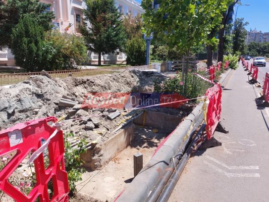 Când se va termina haosul de pe Bd. Mamaia? Muncitorii nu mai lucrează pentru că e... caniculă! Video 