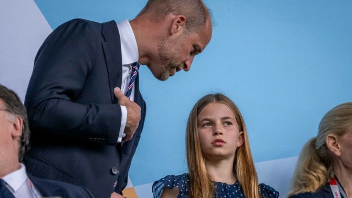 Cum a apărut Prințesa Charlotte la primul meci de fotbal feminin alături de tatăl ei, Prințul William