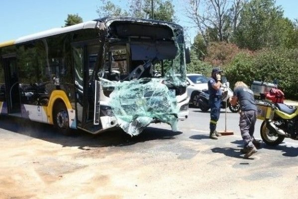 Coliziune între două autobuze lângă Atena. Sunt peste 40 de răniți