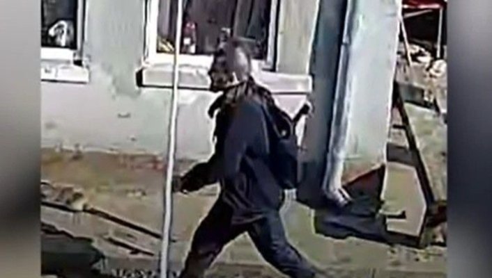 Emil Gânj, criminalul din Mureș, a fost filmat cu toporișca în rucsac, chiar înainte să-și ucidă iubita