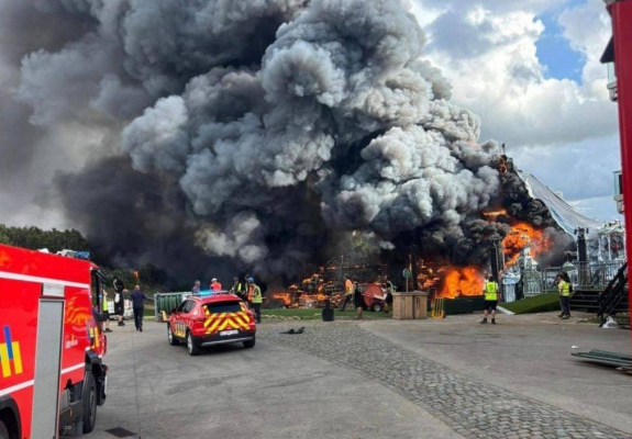 Incendiu uriaș la scena principală a festivalului Tomorrowland din Belgia. Video
