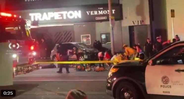 O mașină a intrat în mulțime, lângă o sală de concerte din Los Angeles. Cel puțin 30 de răniți. Video