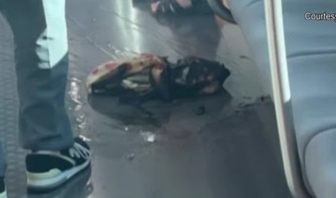 Panică la metrou! Cinci persoane au fost rănite, după ce o baterie externă de telefon mobil a explodat 