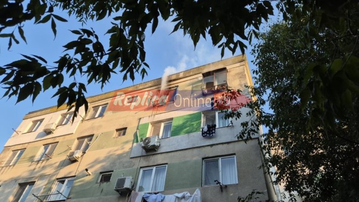 Pericol pe strada Suceava! 5 butelii, extrase de pompieri, dintr-un apartament în flăcări. Video