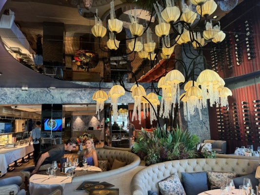 Gusturile Turciei prind viață acum pe malul lacului! S-a deschis noul restaurant Sofra Lake din Mamaia. Video