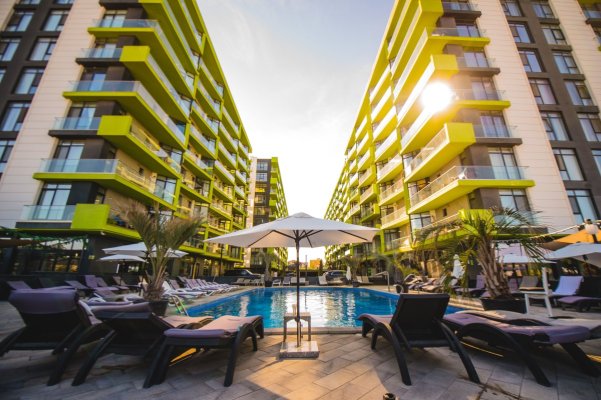 „Stay. Fall in Love. Buy.“ – Vacanța ta se poate transforma într-o investiție inteligentă