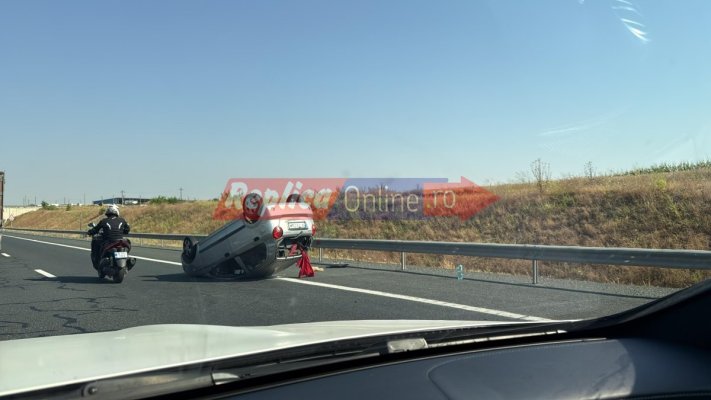 Accident rutier pe A2: o mașină a intrat în parapet apoi s-a răsturnat!