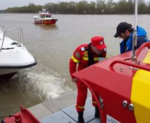 Accident naval în zona Canalului Mila 36: două ambarcațiuni s-au ciocnit, un bărbat a fost rănit 