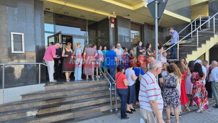 Angajații ANAF Constanța continuă protestele din cauza tăierilor salariale. Video