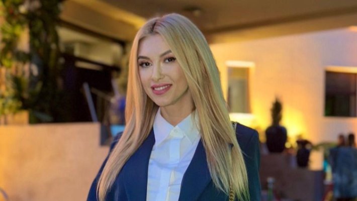 Andreea Bălan își scoate mașina la vânzare. Mesajul artistei pentru cei interesați