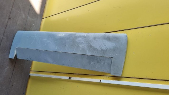O aripă de dronă a fost găsită pe plaja din Eforie Sud. Intervine Brigada Antitero