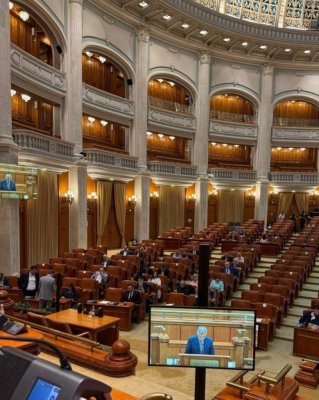 Citirea moțiunii de cenzură a AUR a devenit un fiasco: Sala a fost goală și George Simion a lipsit