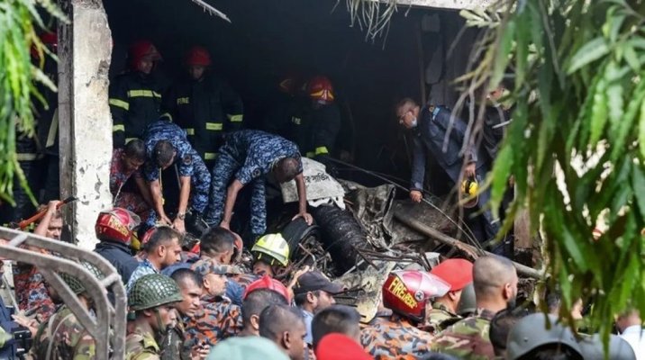 Bilanţul morţilor în urma prăbuşirii unui avion al forţelor aeriene din Bangladesh creşte la 27