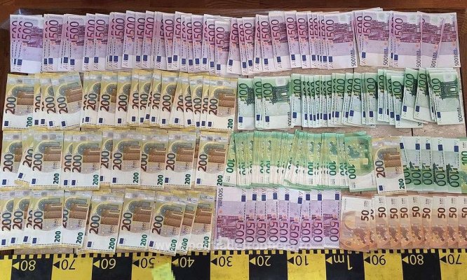 4 arestări și sume de bani confiscate în dosarul actelor de identitate false de la Câmpulung Moldovenesc. Video