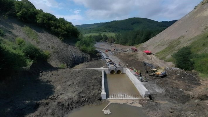 Barajul de deviere a pârâului de la Praid a fost depăşit
