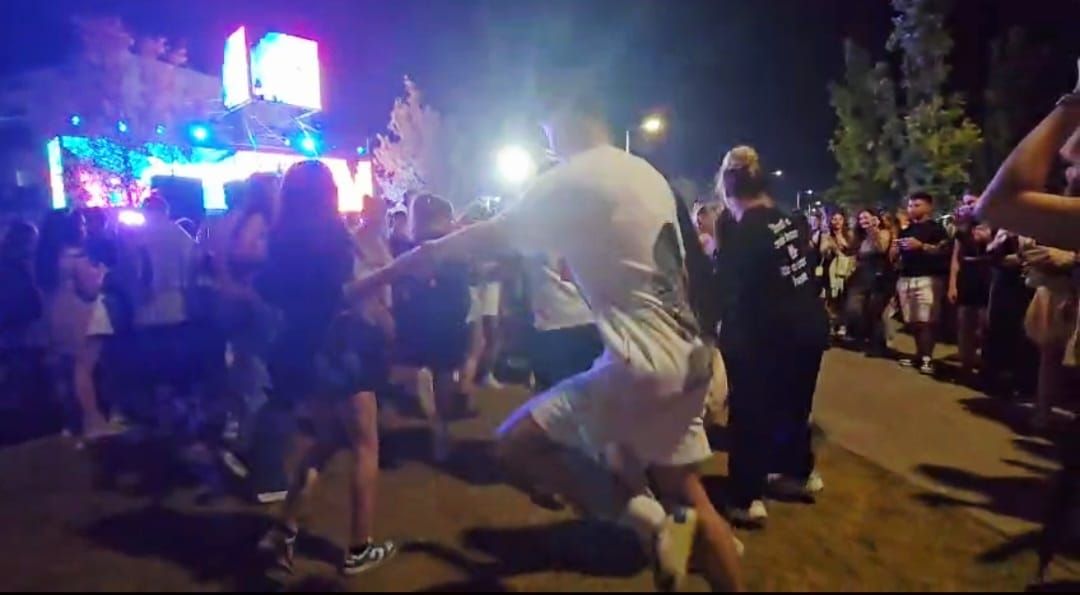 S-a cantat si s-a dansat Pamporea in a patra zi a festivalului Beach, Please! Video S-a cantat si s-a dansat Pamporea in a patra zi a festivalului Beach, Please! Video