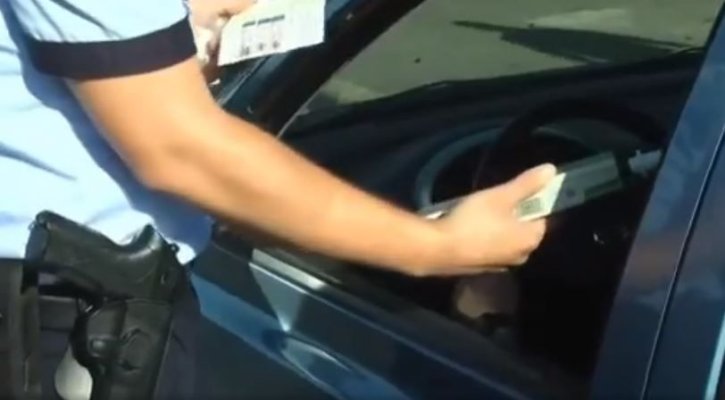 Șofer beat, depistat de polițiști, pe strada Dezrobirii. Ce alcoolemie avea
