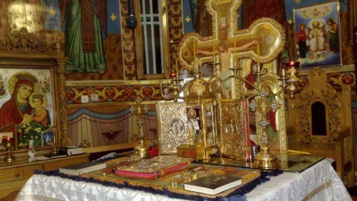 O ucraineancă a fost filmată în timp ce fura dintr-o biserică. Femeia a fost reținută