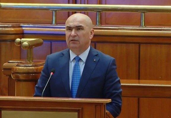 Măsurile luate de Ilie Bolojan 'trezesc la viață' Piața Victoriei: Proteste de amploare în fața Guvernului