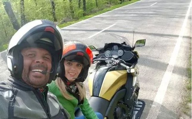 Andreea Ibacka a ajuns de urgență la spital. Motocicleta pe care ea și Cabral circulau a fost izbită de un șofer