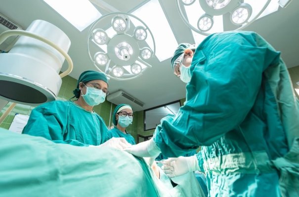Spitalul Județean Craiova, obligat definitiv să plătească 300.000 € daune unei fetițe infectate la naștere