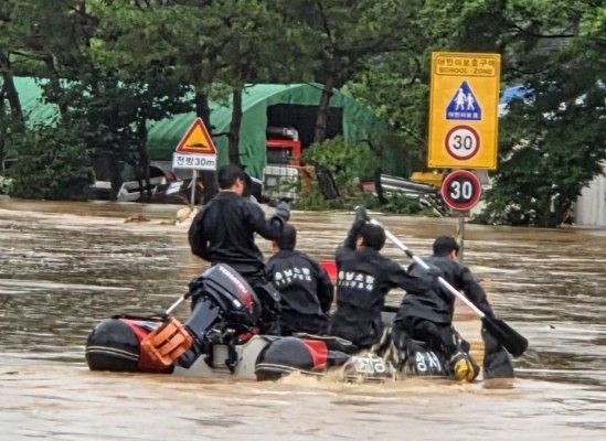 14 persoane au murit în Coreea de Sud, după ce ploile abundente au provocat alunecări de teren şi inundaţii