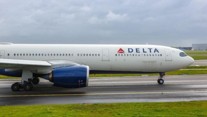 Aterizare de urgență a unui avion american cu destinația Amsterdam. 25 de persoane au fost rănite. Video