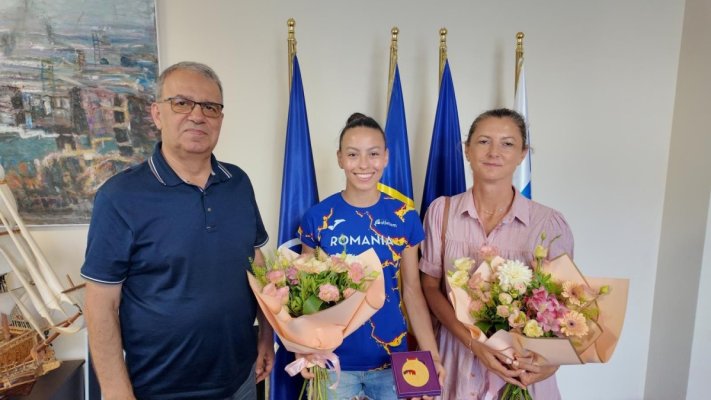 Primarul Vergil Chițac a felicitat-o pe atleta Alexia Dospin, care a devenit campioană europeană la triplusalt