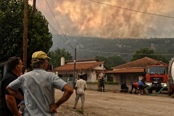 Grecia: Peste o mie de hectare, pârjolite într-un incendiu forestier în regiunea Peloponez