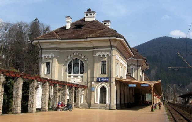 Traficul feroviar pe distanța Sinaia - Bușteni a fost reluat cu tracțiune electrică