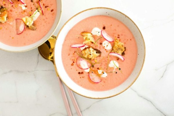 Supă rece gazpacho: rețeta perfectă pentru zilele toride de vară