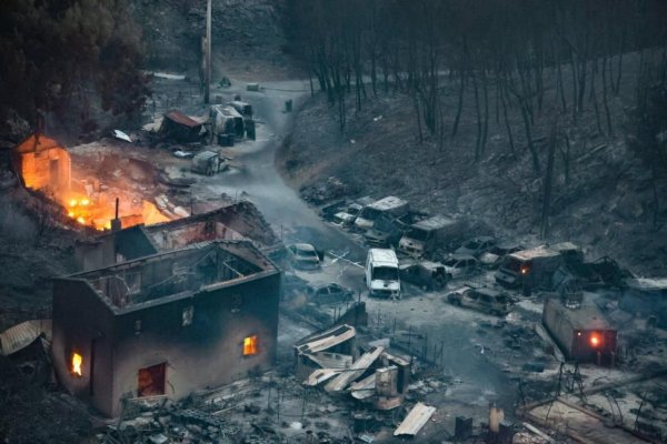 Incendiul devastator din Marsilia se propagă cu 1,2 km pe minut. 110 oameni au fost răniți