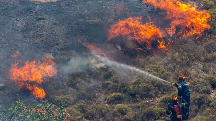 Atenționare de călătorie în Grecia din cauza incendiilor care se intensifică