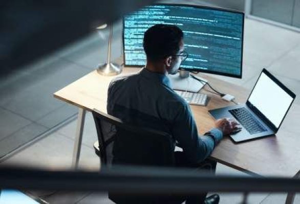 Cutremur pe piața muncii din România: Un colos al industriei IT trimite acasă sute de oameni din România