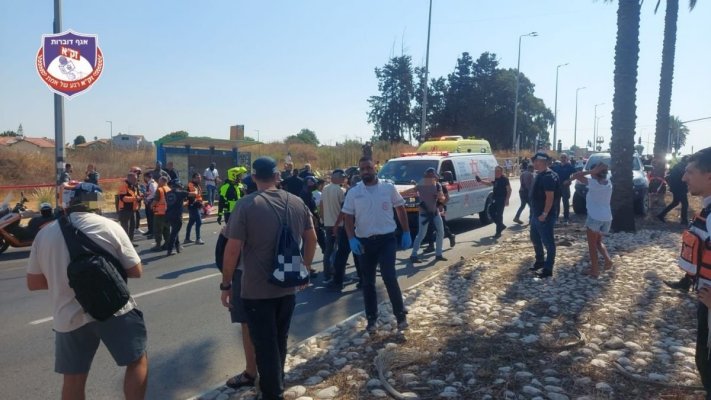 Alertă în Israel - O mașină a intrat în plin în oamenii care așteptau în stația de autobuz