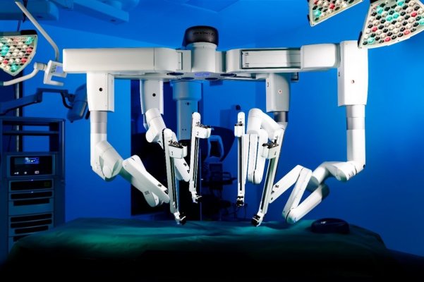 Medic: Chirurgia robotică oferă o vizibilitate excepțională în timpul intervențiilor – un avantaj rar menționat