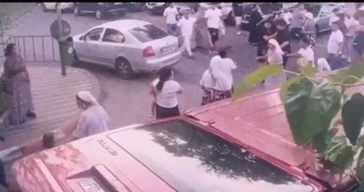 Bătăi cu săbii și bâte între două clanuri: zeci de arestări după intervenția masivă a poliției. Video