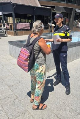 Polițiștii oferă recomandări pentru siguranța rutieră pietonilor și bicicliștilor