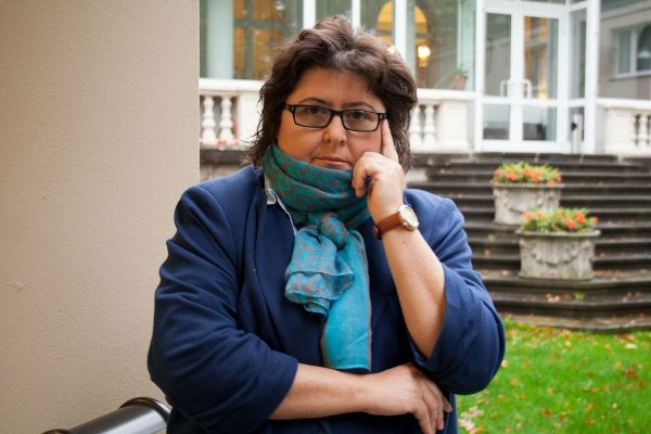 Alina Mungiu-Pippidi vrea interzicerea plăților cash și taxarea tuturor pensiilor