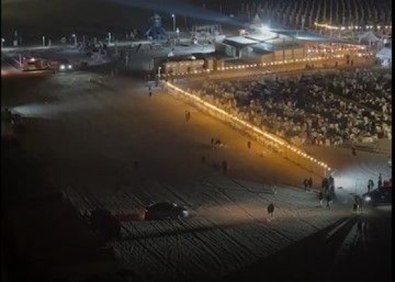 A intrat cu mașina pe plaja Reyna... cu muzica la maxim... să impresioneze fetele! Video