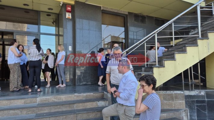 Angajații ANAF Constanța, a doua zi de proteste din cauza tăierilor salariale. Video
