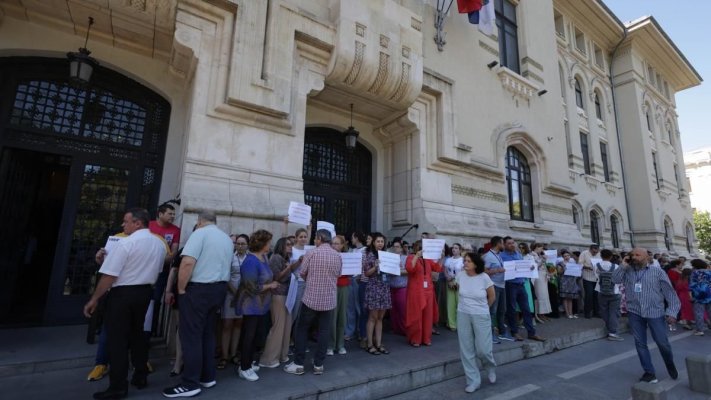 Primăriile se închid două ore miercuri, în semn de protest pentru reforma Bolojan