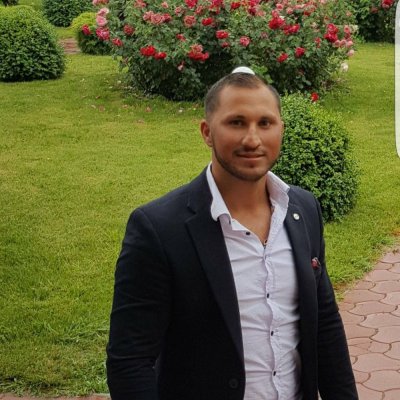 Un cuplu de bețivani s-a luat la bătaie, a distrus barul... și apoi i-a rupt degetul unei polițiste! 