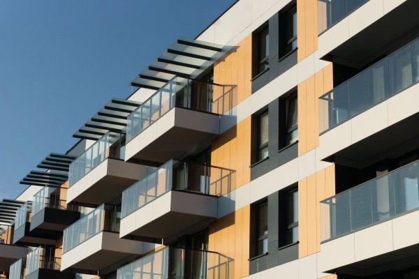Unde găsești apartamente care pot fi cumpărate cu 9% TVA. Verifică lista proiectelor din județul Constanța: Video