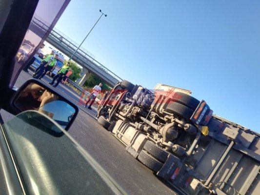 Șoferul TIR-ului răsturnat în sensul giratoriu de la Agigea era beat! 